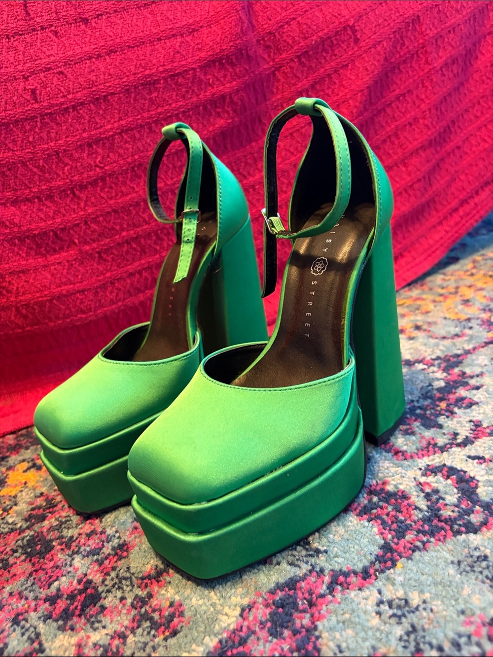 Bold Green Platform Ankle-Strap Heels - 90s-Inspired Glam